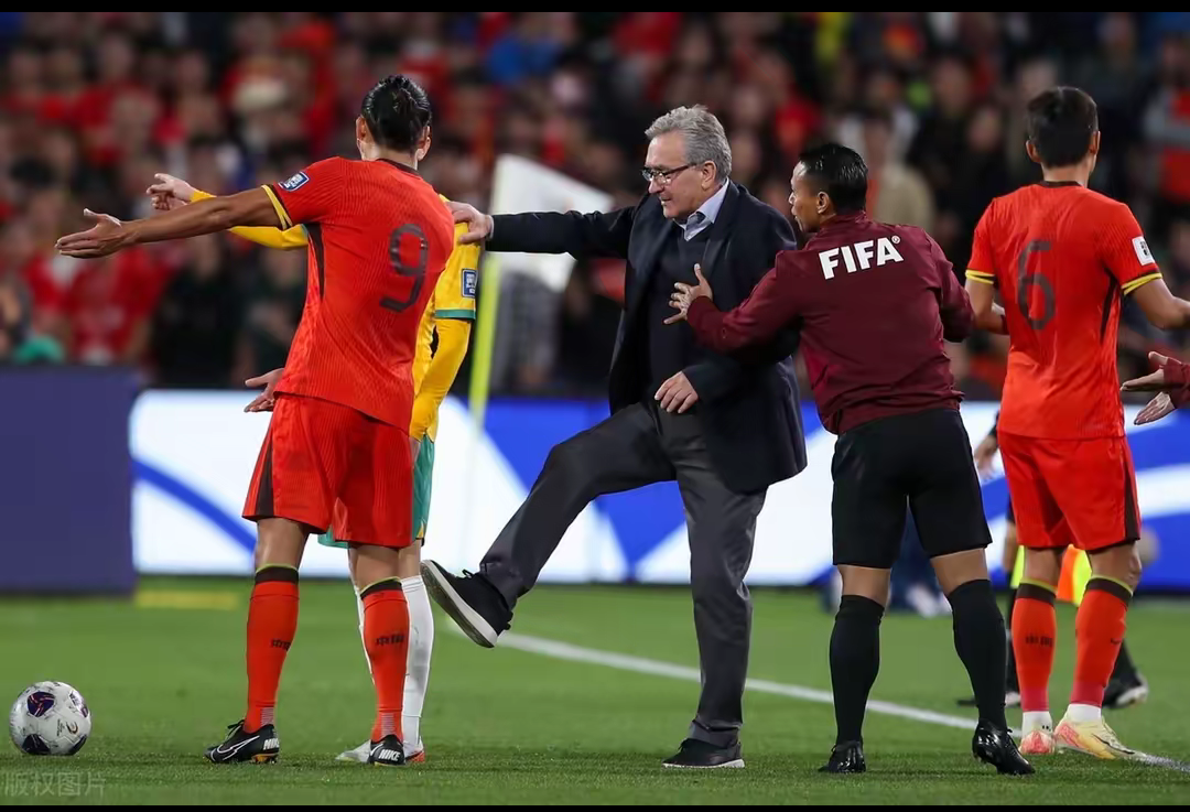 足球比赛时对足球场有什么要求 足球比赛时对足球场有什么要求